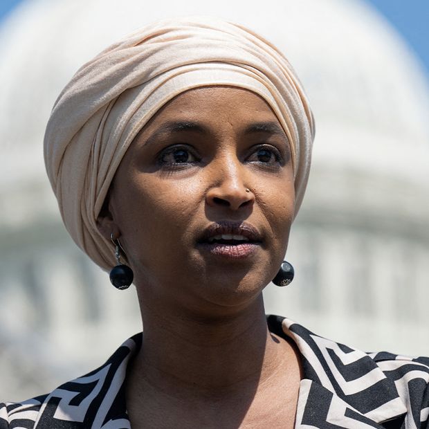Agentes de EUA Registran Casa de Ilhan Omar, Congresista Demócrata Crítica de Trump